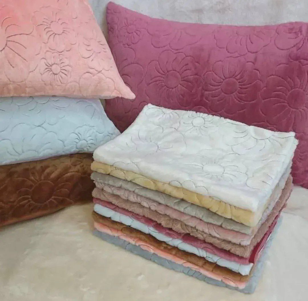 خرید باکیفیت و فروش به صرفه رو بالشتی مخمل اسپانیایی