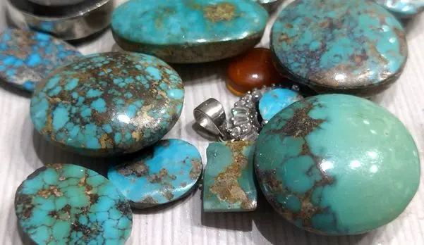 تصویر 4 از سنگ فیروزه لاجورد با جلوه‌ ای متمایز و انرژی مثبت