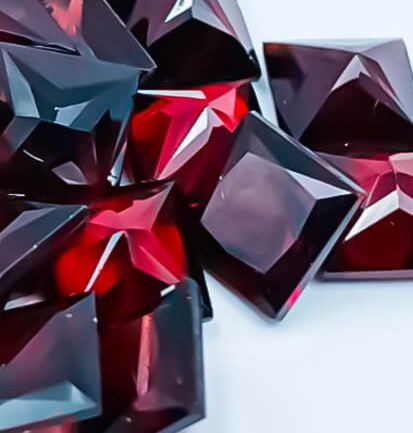 تصویر 1 از سنگ یاقوت سرخ با رنگ عمیق و شفافیت بالا