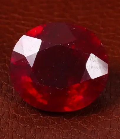 تصویر 2 از سنگ یاقوت سرخ طبیعی تراش‌ خورده