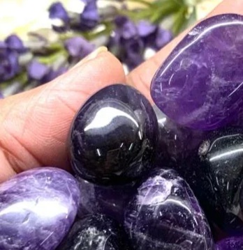 تصویر 1 از سنگ یاقوت کبود بنفش + نگینی کمیاب و چشم‌ نواز