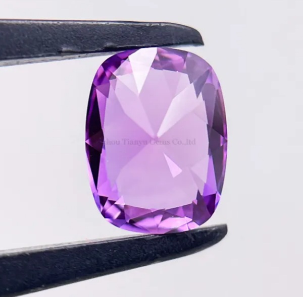 تصویر 4 از سنگ یاقوت کبود بنفش + نگینی کمیاب و چشم‌ نواز