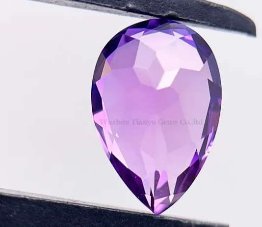 تصویر 2 از سنگ یاقوت کبود بنفش + با درخشندگی و کیفیت عالی