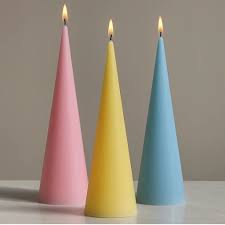 شمع بدون رایحه مخروطی در رنگ‌ های مختلف
