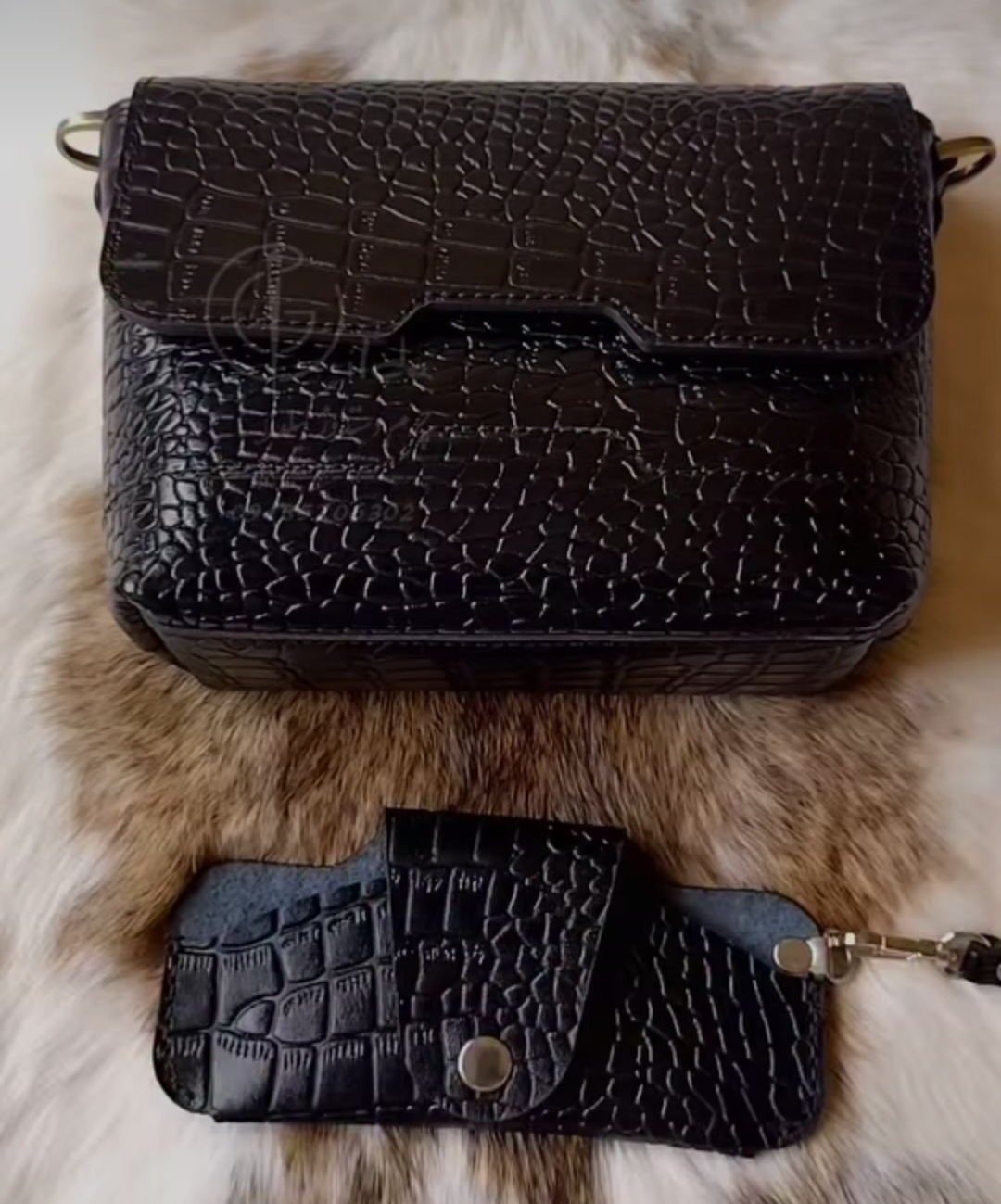 کیف دوشی و کیف عینک چرم دستدوز با فروش بینظیر