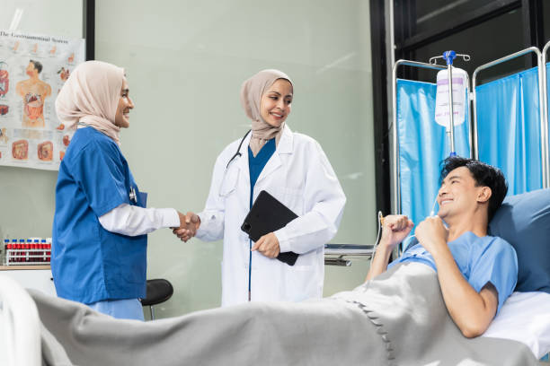 تصویر 2 از سفارش مستقیم لباس پزشک اورژانس + شرایط عالی