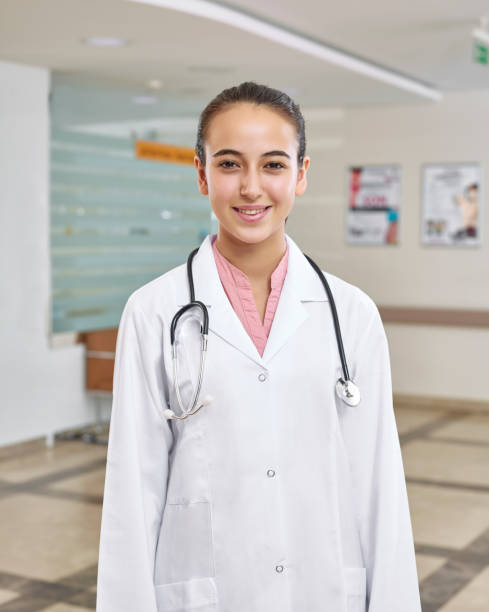 تصویر 1 از انواع لباس پزشک زنانه + شرایط فوق العاده