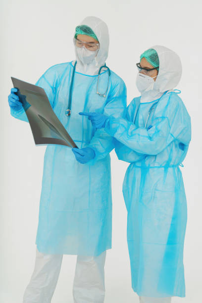 تصویر 1 از گان جراحی رنگی با پارچه سبک و مقاوم و طراحی متنوع