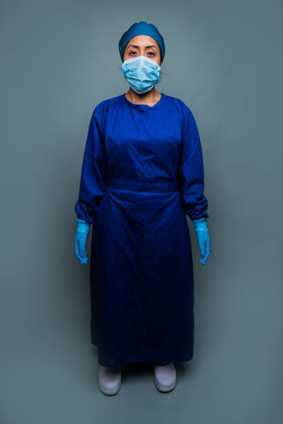 تصویر 3 از گان جراحی رنگی با پارچه سبک و مقاوم و طراحی متنوع