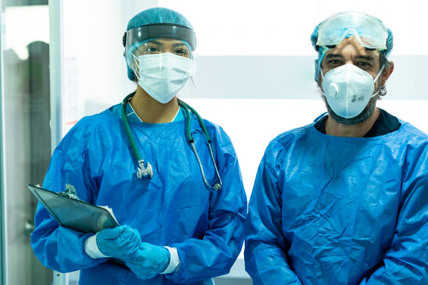 تصویر 3 از گان جراحی بیمار با پارچه نرم و انعطاف‌ پذیر برای راحتی بیمار