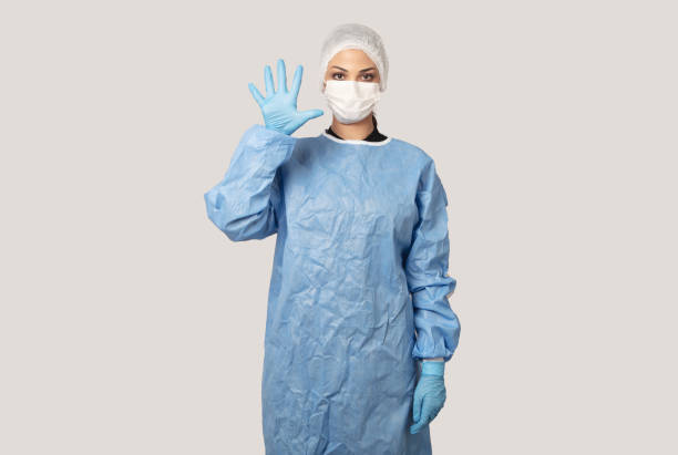 تصویر 4 از گان جراحی استریل یکبار مصرف با پارچه بهداشتی و سبک مناسب حفظ ایمنی و راحتی در طول عمل