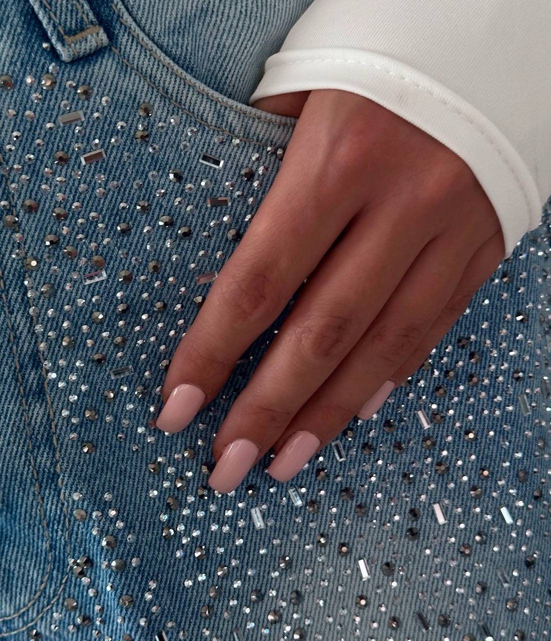 شلوار جین نگین دار زنانه مناسب استایل‌ های مجلسی