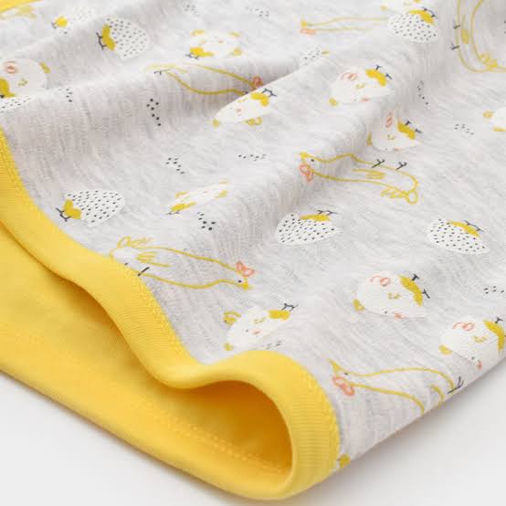 تصویر 4 از پتو جوجه ای مناسب مهدکودک‌ ها با الیاف لطیف و امن