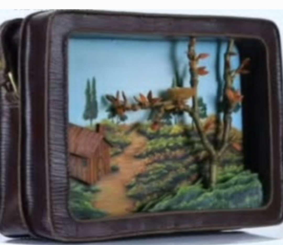 کیف دوشی مدل منظره چرم دستدوز دست‌ ساز با طرحی فوق العاده