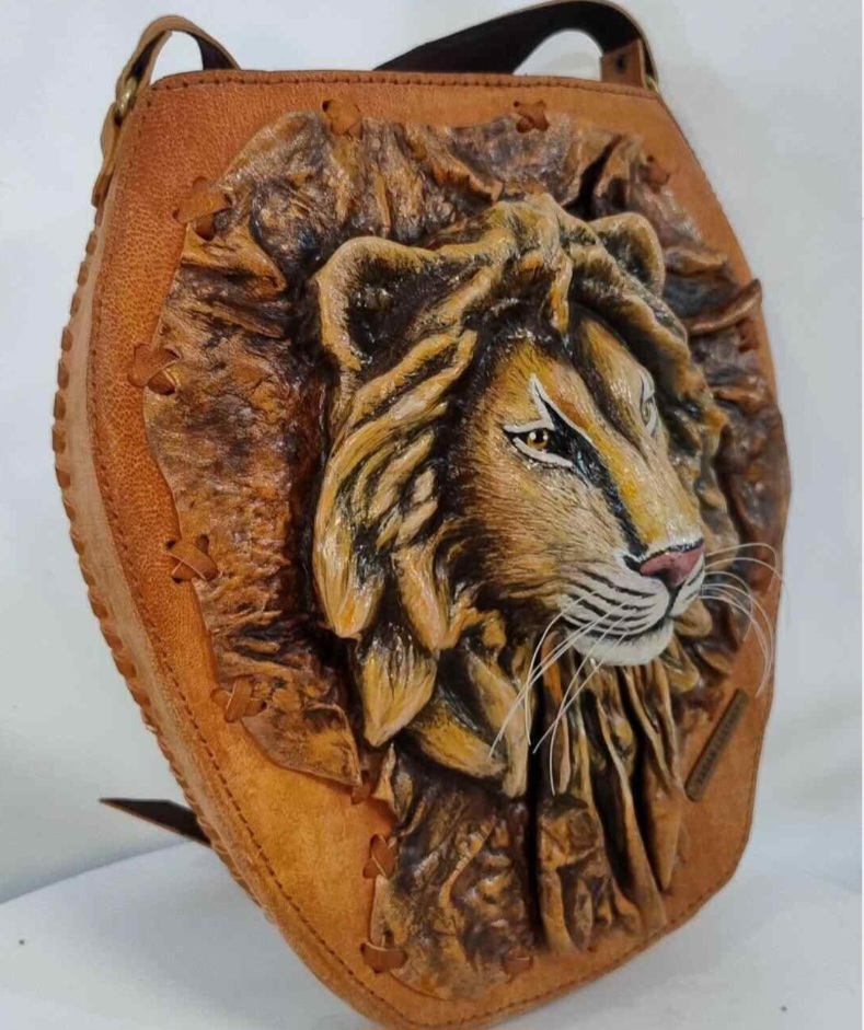 کیف دوشی زنانه مدل کله شیر چرم دستدوز دست‌ساز بافروش ویژه