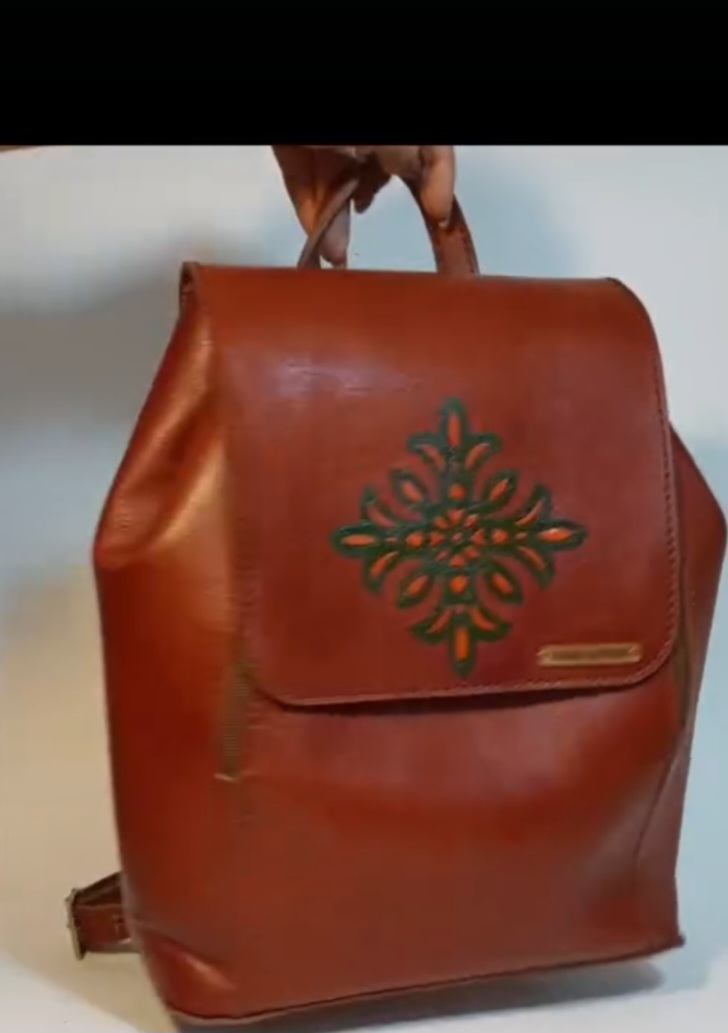 کیف کوله زنانه چرم دستدوز با قیمت صادراتی