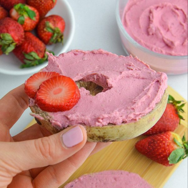 خرید عمده ی اینترنتی کرم ارده ی توت فرنگی ۲۰۰ گرم + قیمت مناسب