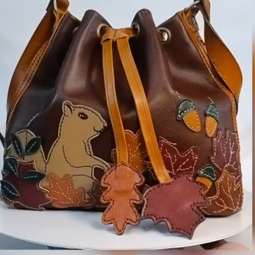 کیف دوشی زنانه چرم دستدوز درفروش فوق العاده