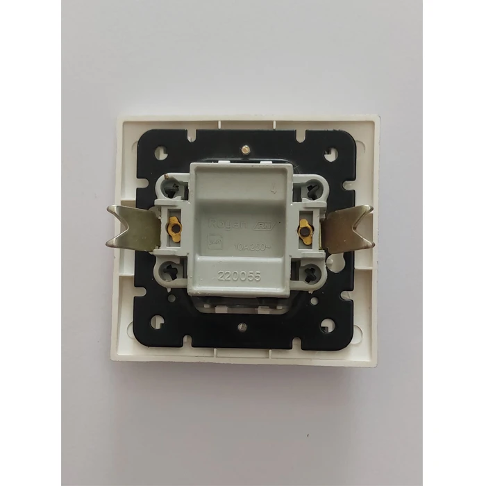 تصویر 3 از کلید و پریز رویان با کیفیت ساخت بالا