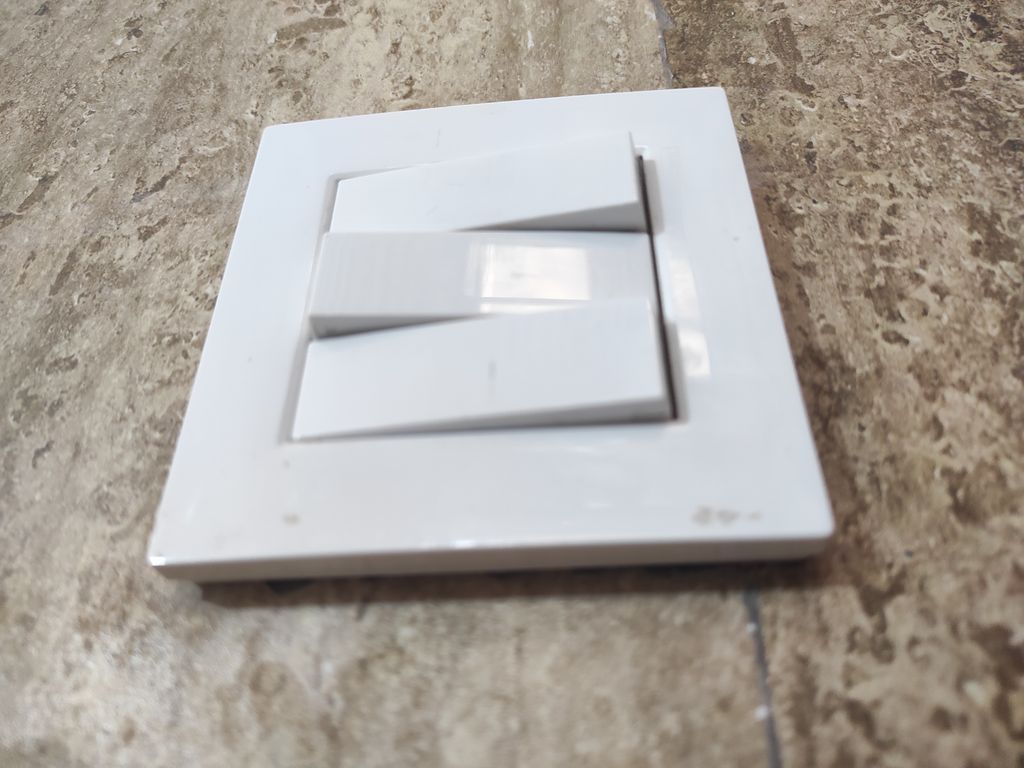 انواع کلید سه پل در کیفیت های مختلف