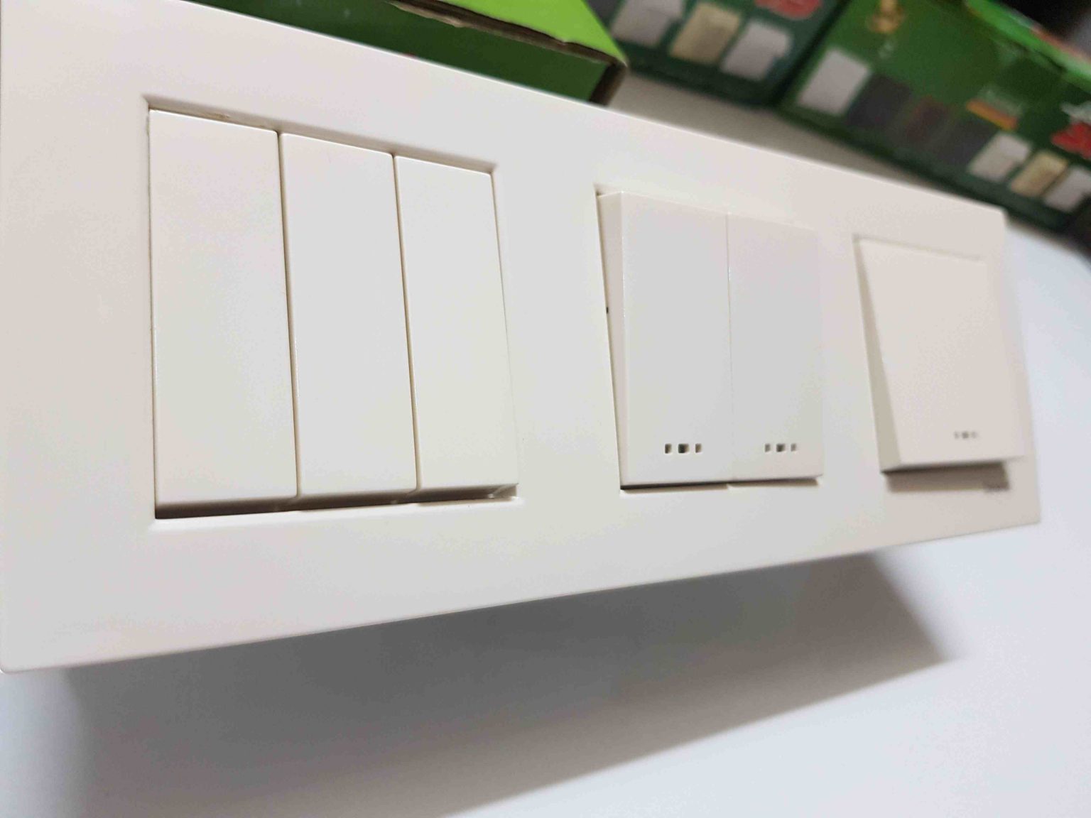 تصویر 4 از کلید و پریز صنعتی توکار با مقاومت فوق العاده