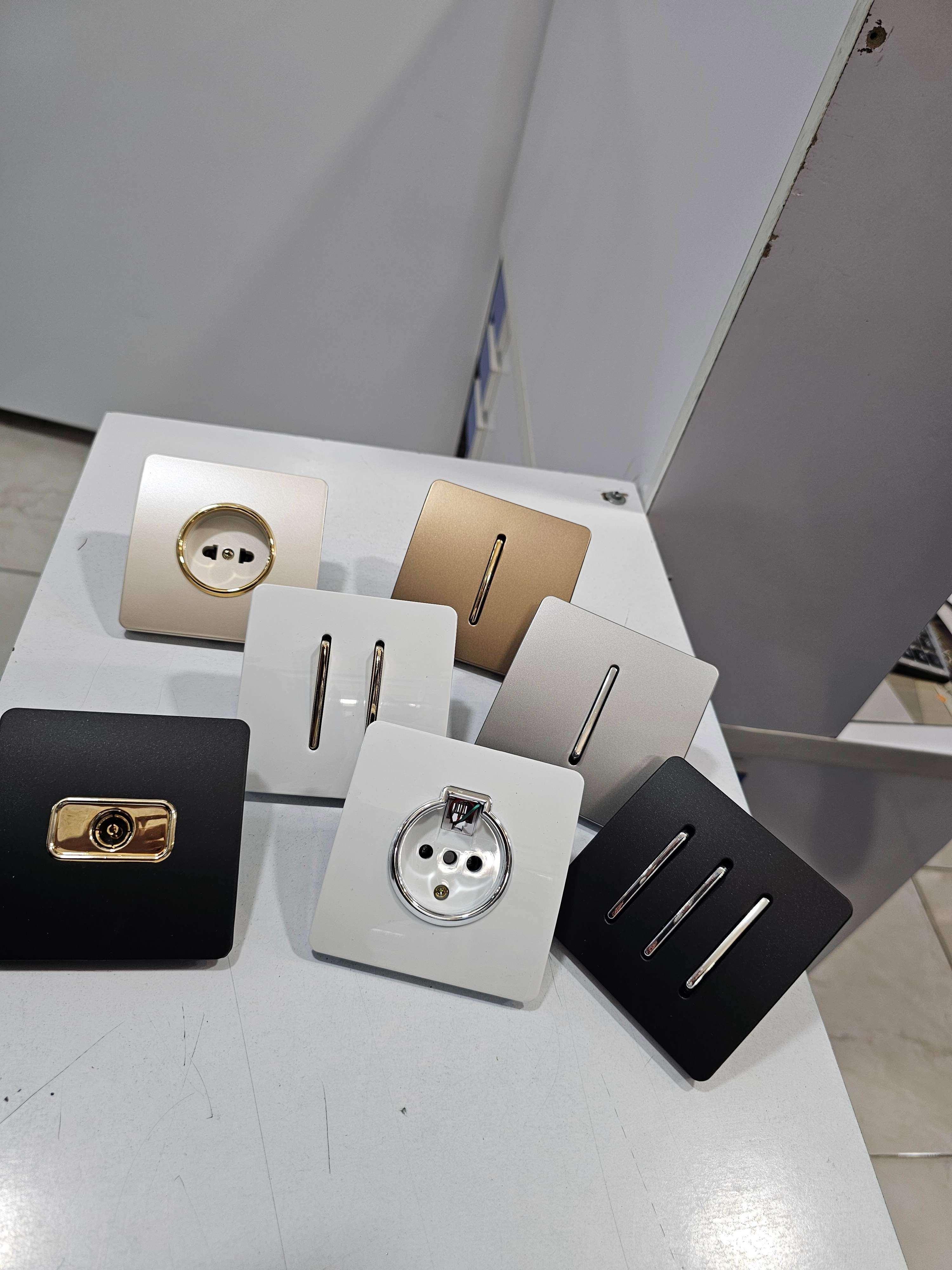 کلید و پریز مدل کریستال رنگی با عمر طولانی