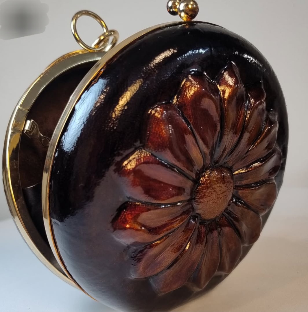 کیف دوشی زنانه چرم دستدوز دست‌ ساز با خرید استثنایی