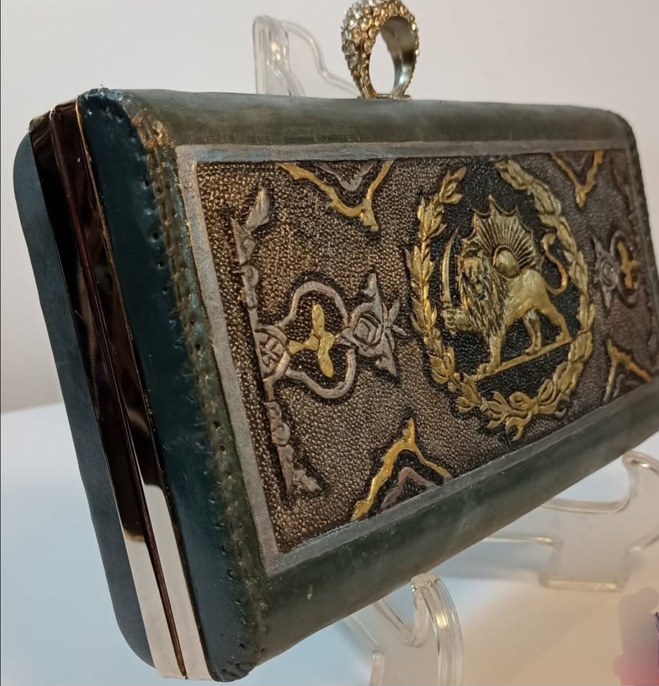 کیف دوشی زنانه مجلسی چرم دستدوز دست‌ ساز در فروش ویژه