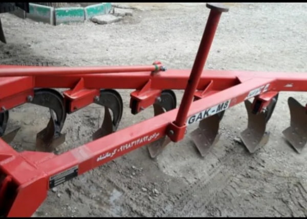 تصویر 2 از گاوآهن هشت خیش با طراحی چند خیش برای شخم عمیق و یکنواخت