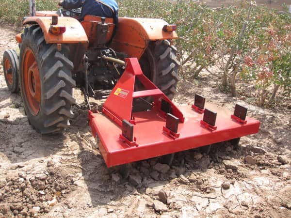 تصویر 3 از گاو آهن ایرانی با ساختار محکم و کارکرد مؤثر در شرایط گوناگون زمین