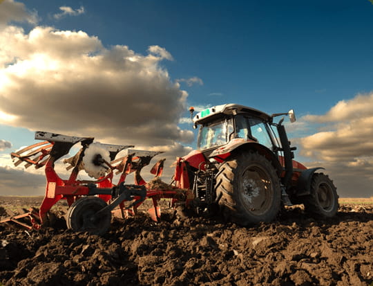 تصویر 1 از گاو آهن افقری با بدنه تقویت‌ شده و قابلیت کار در زمین‌های سخت و سنگلاخی