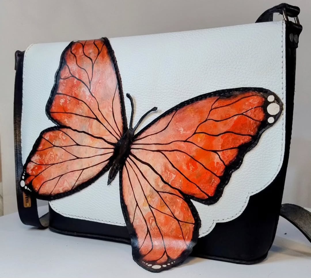 کیف دوشی زنانه چرم دستدوز با طرح پروانه فروش ویژه