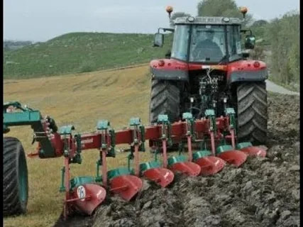 تصویر 2 از گاوآهن خیش ساز صنعت خراسان کاربردی برای تسطیح زمین‌ های کشاورزی