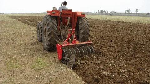 تصویر 3 از گاوآهن خیش ساز صنعت خراسان کاربردی برای تسطیح زمین‌ های کشاورزی