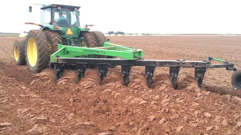 تصویر 2 از گاوآهن 7 خیش مناسب آماده‌ سازی دقیق اراضی در حجم های گسترده