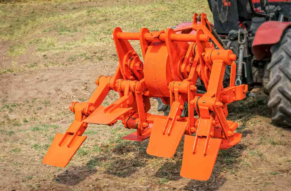 گاوآهن بیل زن مجهز به تیغه‌ های سبک و مقاوم