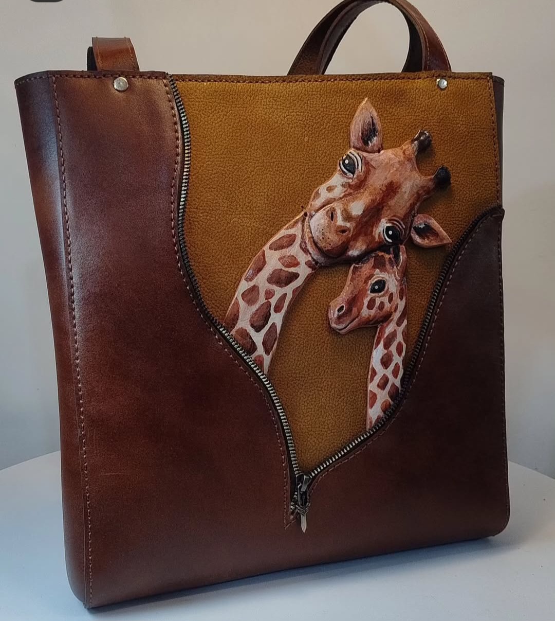 کیف دوشی زنانه چرم دستدوز با قیمت به صرفه