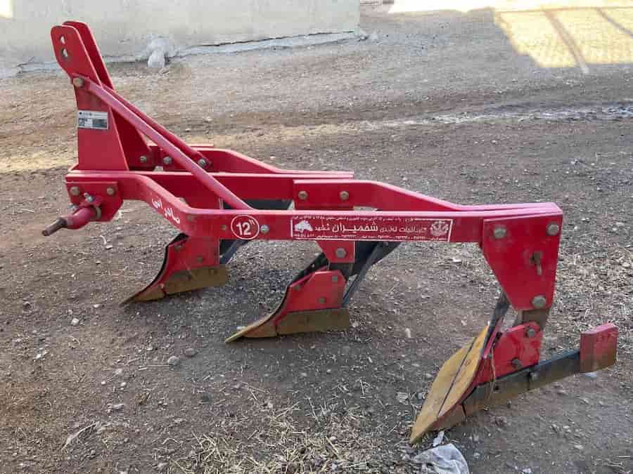 تصویر 1 از گاوآهن گوهر صنعت با تیغه‌ های قابل تعویض و کارکرد بهینه در خاک‌ های متراکم