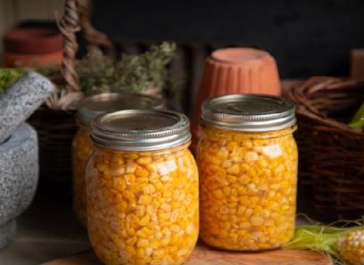 کنسرو ذرت یکنواخت درخشان مناسب زیباتر کردن سالادهای خانگی سالم