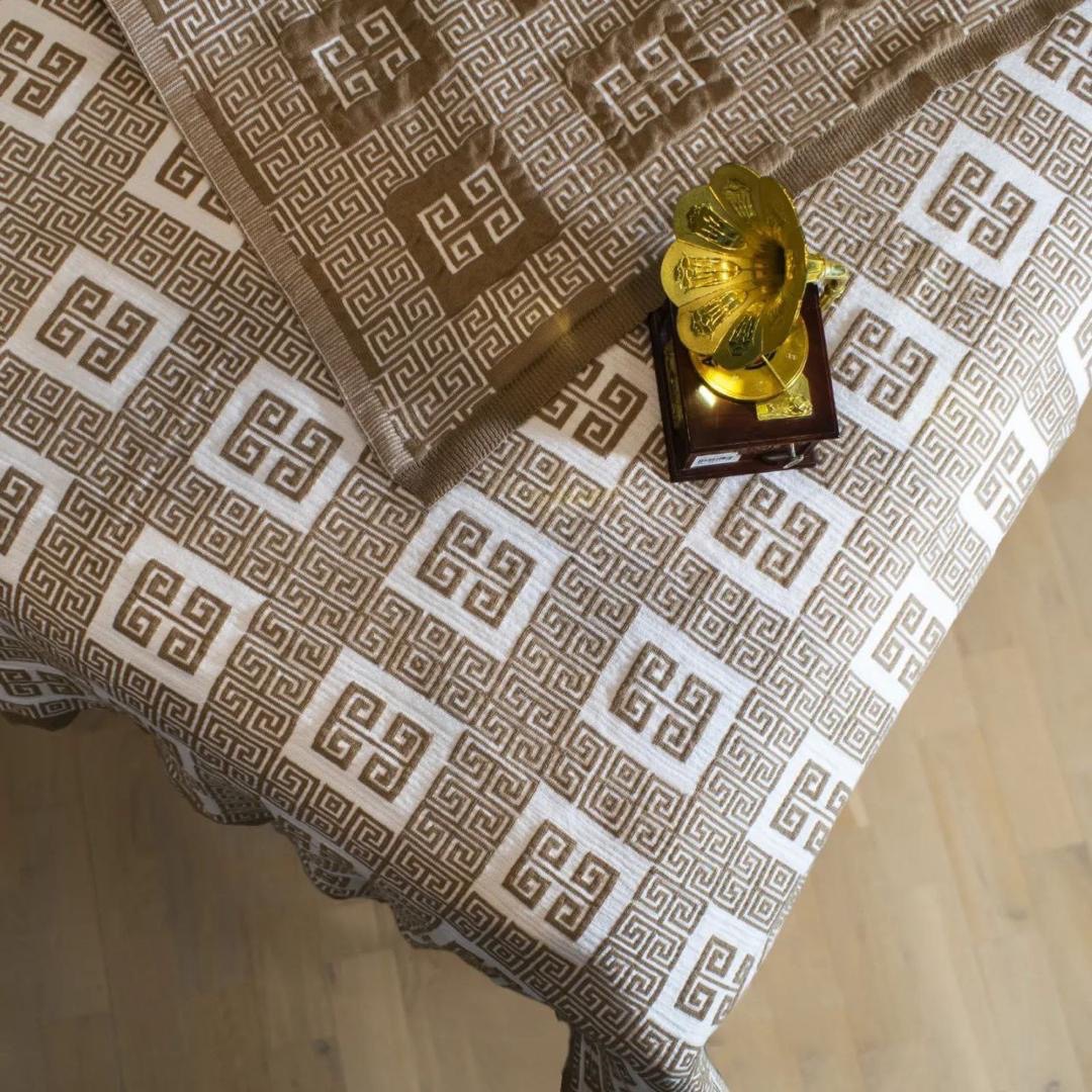 تصویر 2 از شال مبلی بافتنی با طراحی هنری و بافت مقاوم برای زیبایی