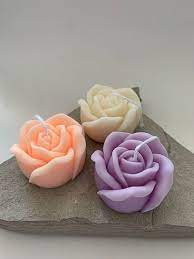 تصویر 2 از شمع غنچه گل رز با طراحی رمانتیک و شیک