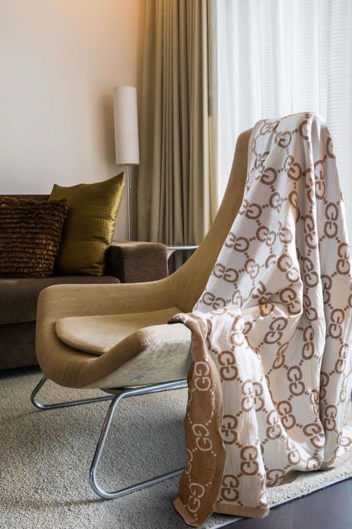 تصویر 4 از شال مبلی مشهد مشکی با طراحی مدرن و بافتی ممتاز