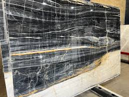 تصویر 2 از سنگ مرمریت لاشتر مشکی انتخابی عالی برای فضا های شیک و امروزی