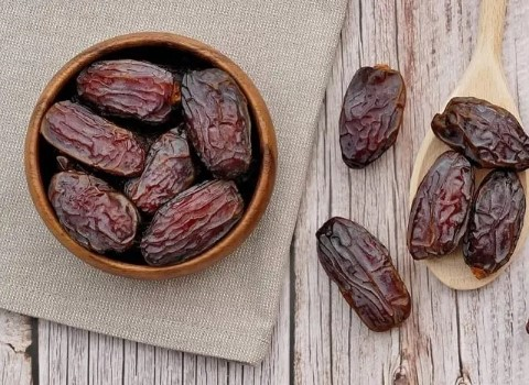 تصویر 3 از خرما پیارم دست‌ چین‌ شده درجه یک با پوست شفاف