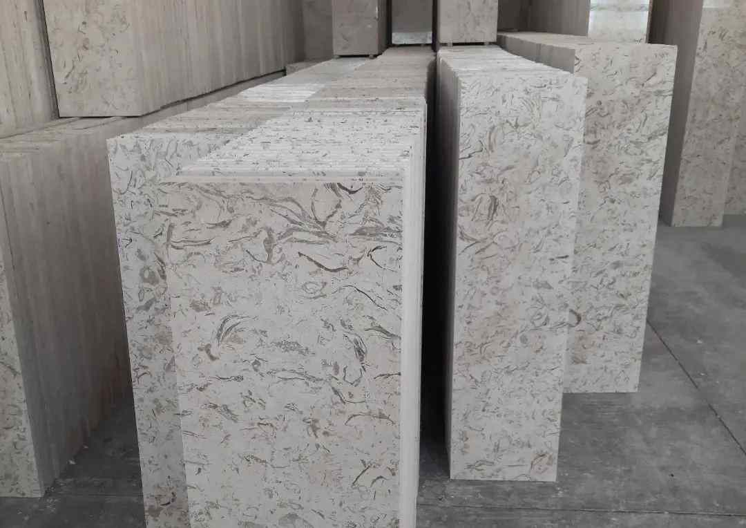 تصویر 3 از سنگ مرمریت صلصالی سفید جذاب در نما های روشن و شیک