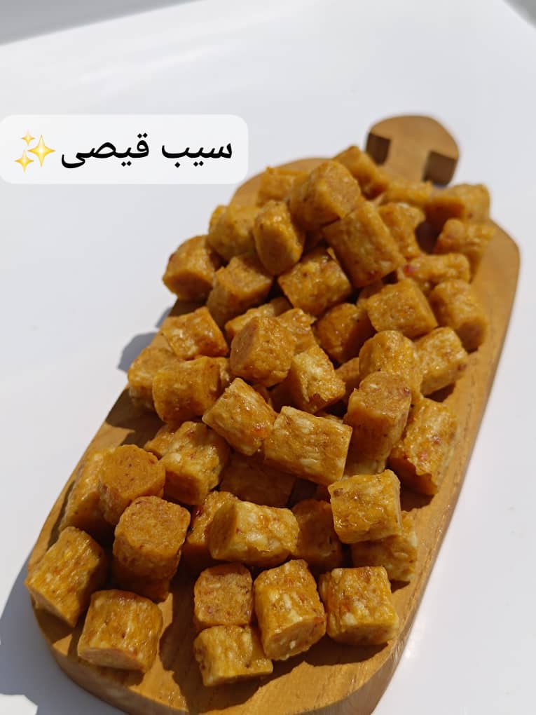 حبه میوه سیب و قیسی