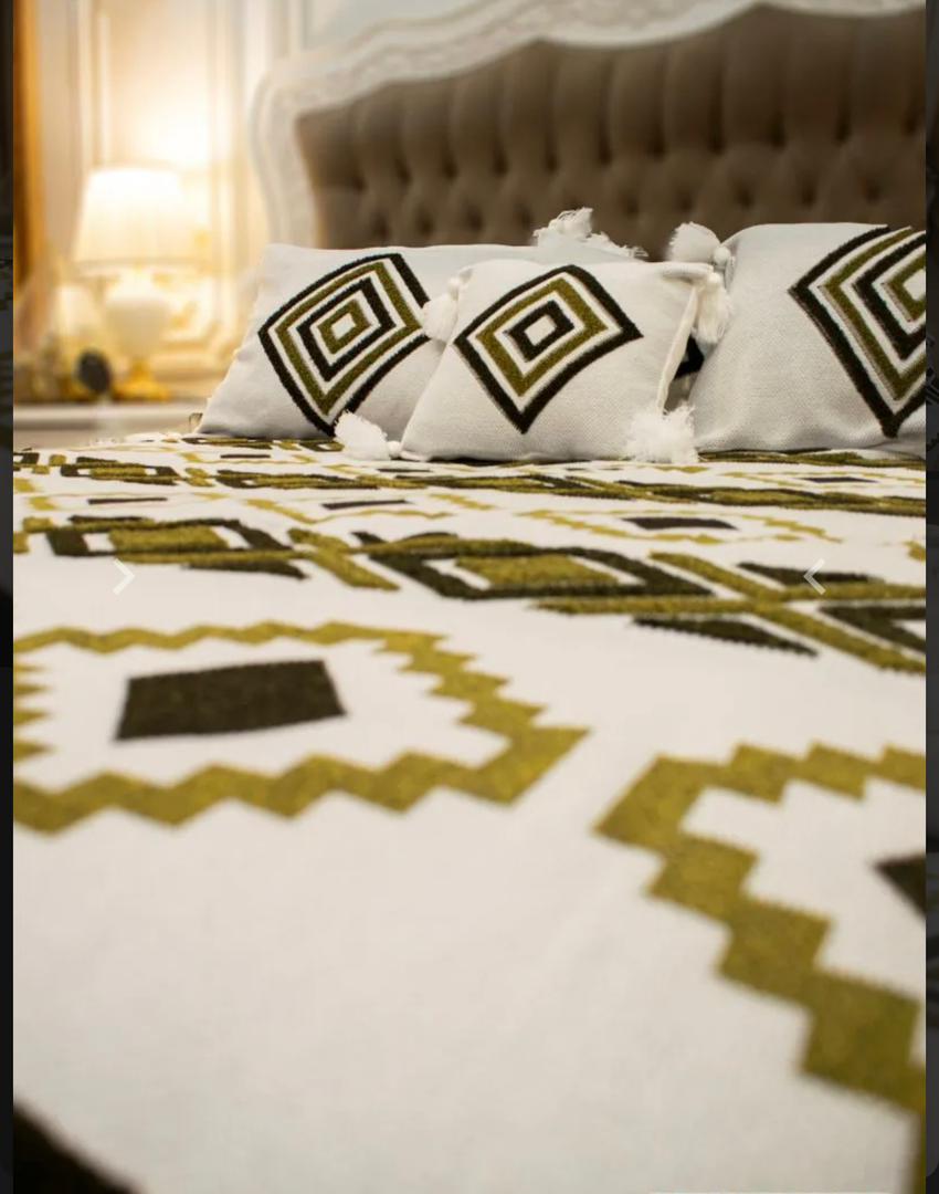 شال مبلی بافتنی با طرح هنری و دوام طولانی