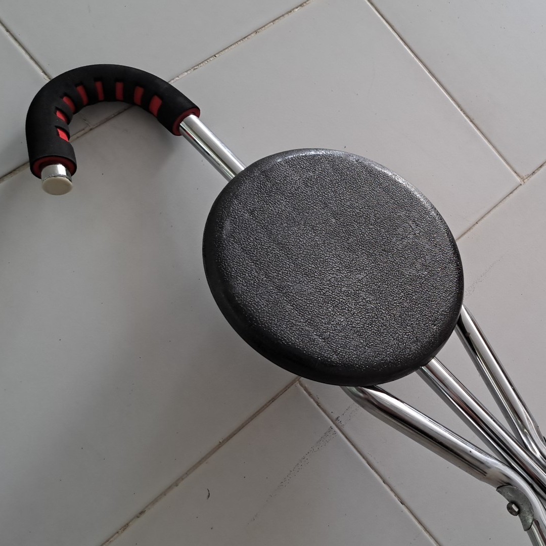 تصویر 2 از صندلی مسافرتی عصایی با کنترل وزن و حمل آسان