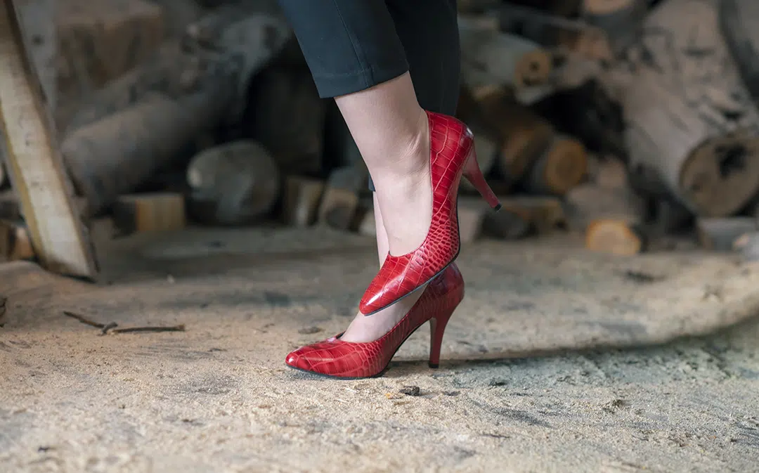 تصویر 1 از کفش چرم مجلسی زنانه پاشنه بلند با طراحی ویژه