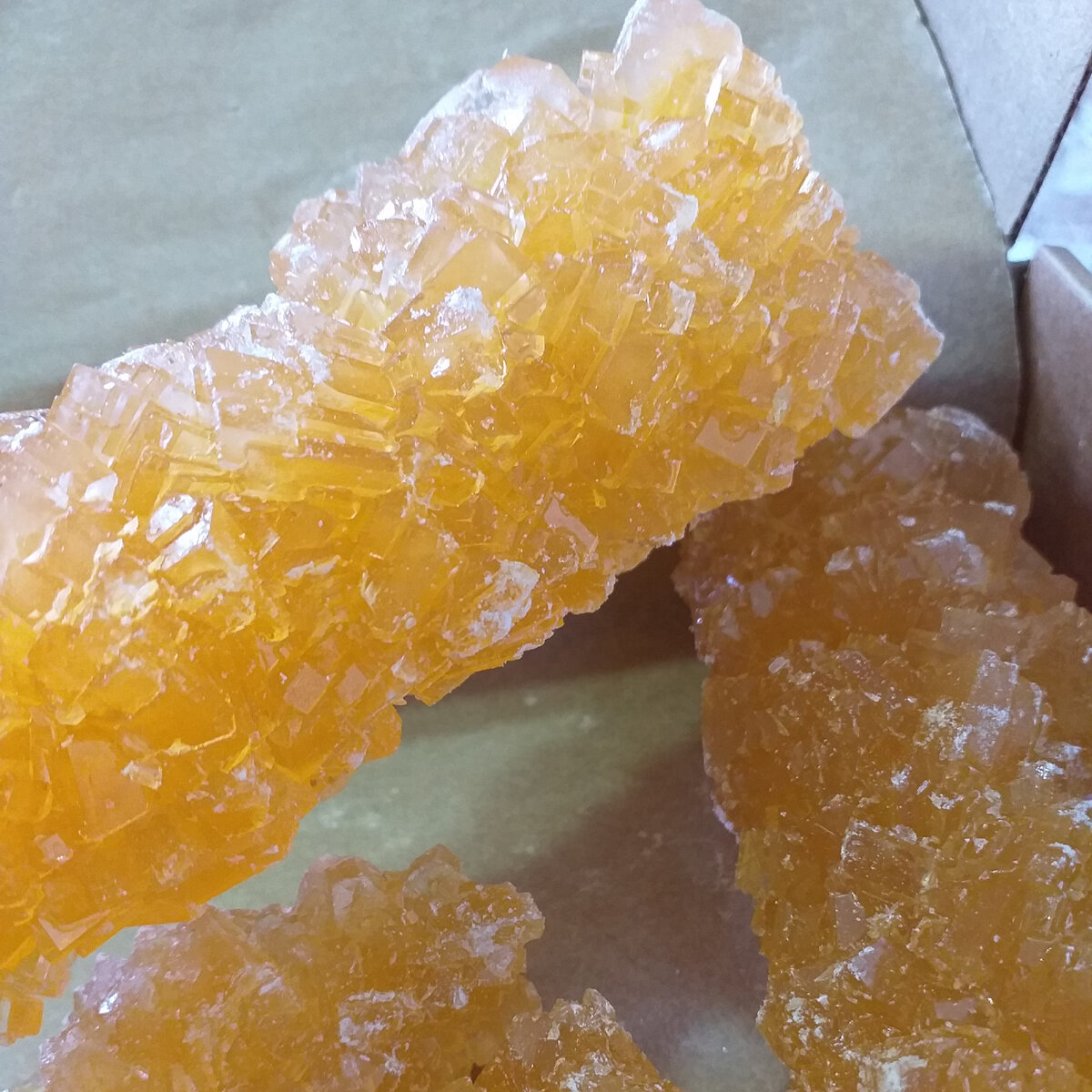 نبات شاخه فله معطر مرغوب با طعم هل و دارچین